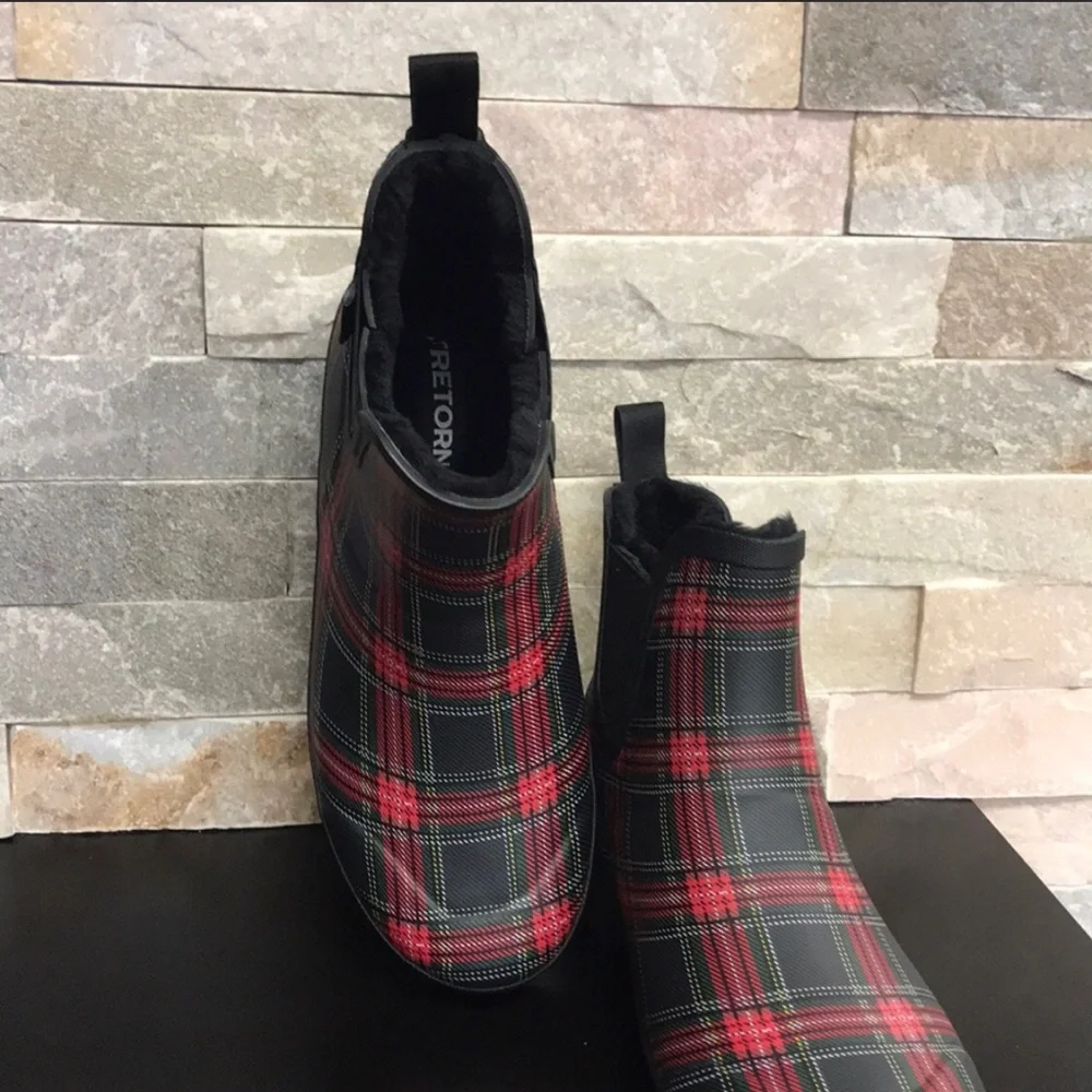 Tretorn Chelsea Rain Boots in Black & Red Plaid size 8 Warm Winter Fur Lined